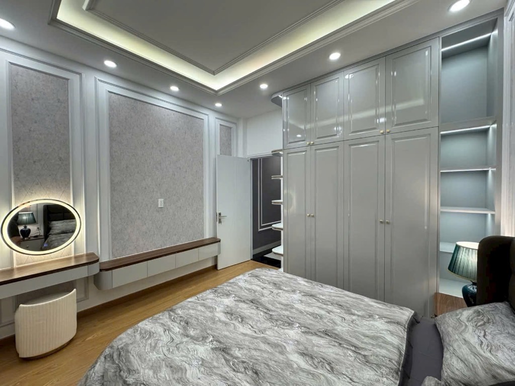NHÀ MỚI HIỆN ĐẠI TRONG KHU ĐỒNG BỘ AN NINH, ĐẦY ĐỦ NỘI THẤT SANG TRỌNG , ĐƯỜNG Ô TÔ LÝ PHỤC MAN, BÌNH THUẬN, QUẬN 7, GẦN 200 M2, CHỈ 10.8 TỶ .